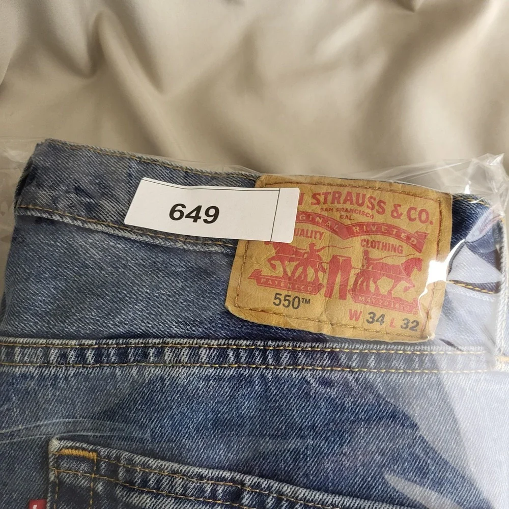 Levis‎ 550 Jeans Mens 34x32 Relaxed Fit Medium Wash Blue Denim Classic Red Tab